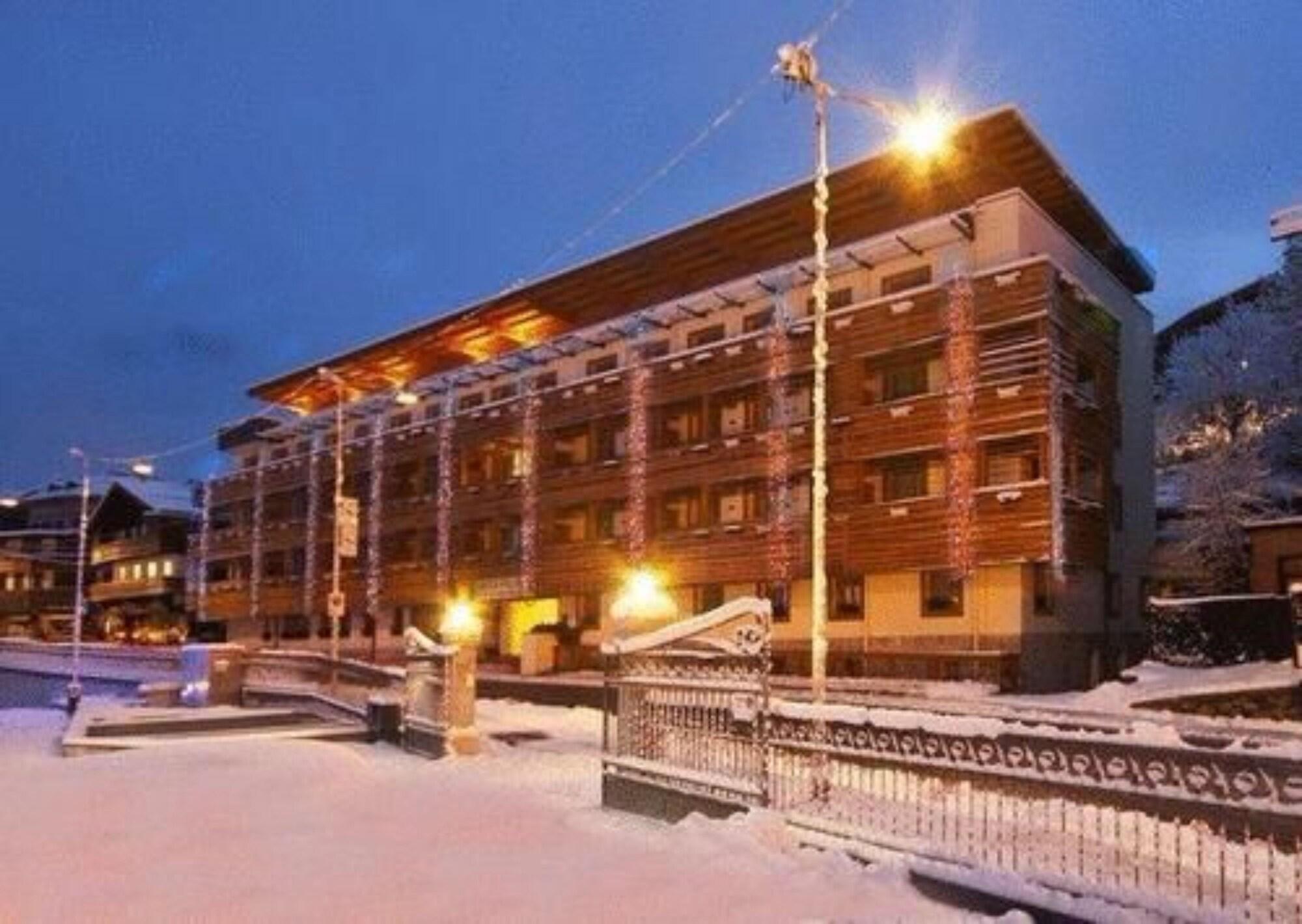 Radisson Residences Savoia Palace Cortina dʼAmpezzo Dış mekan fotoğraf